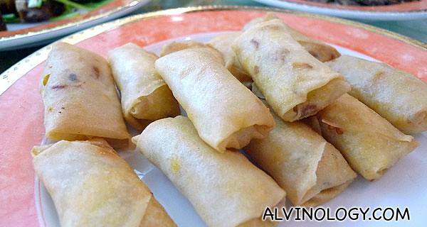 Not your usual fried spring rolls, these comes with "Tau Suan" bean fillings