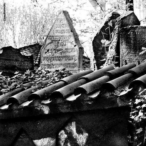 Shot 22 (Cementerio Judío - Praga) by ICONOJONA