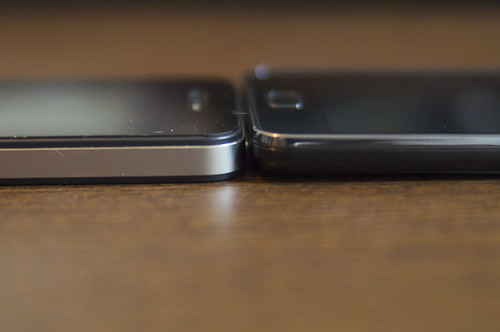 GALAXY S II と iphone 4 を比較