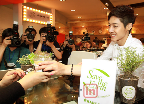 Kim Hyun Joong Becomes One-Day Barista for Hang Ten 'Save the Earth' Campaign [110627]