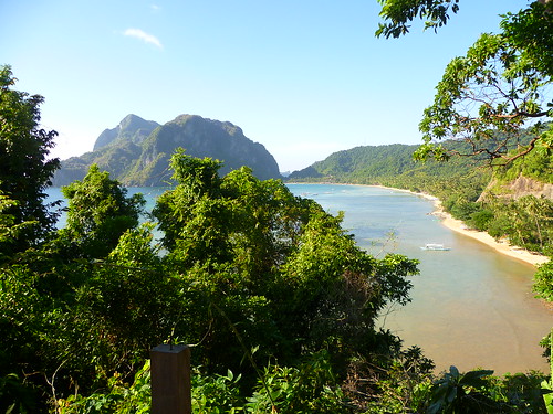 view from afar of El Nido