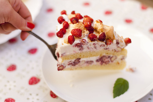 Metsmaasikatort / Wild strawberry cake