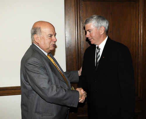 Secretary General of the OAS Meets with the Incoming President of the Inter-American Defense Board