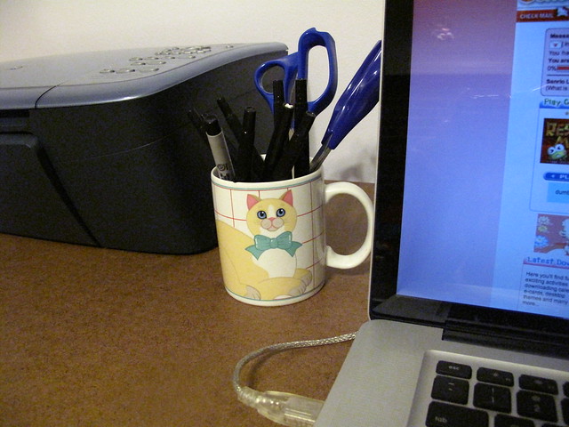My vintage kitty mug on my new desk!