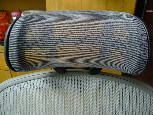 Aeron chair [美灰版] 加購黑色網式頭枕