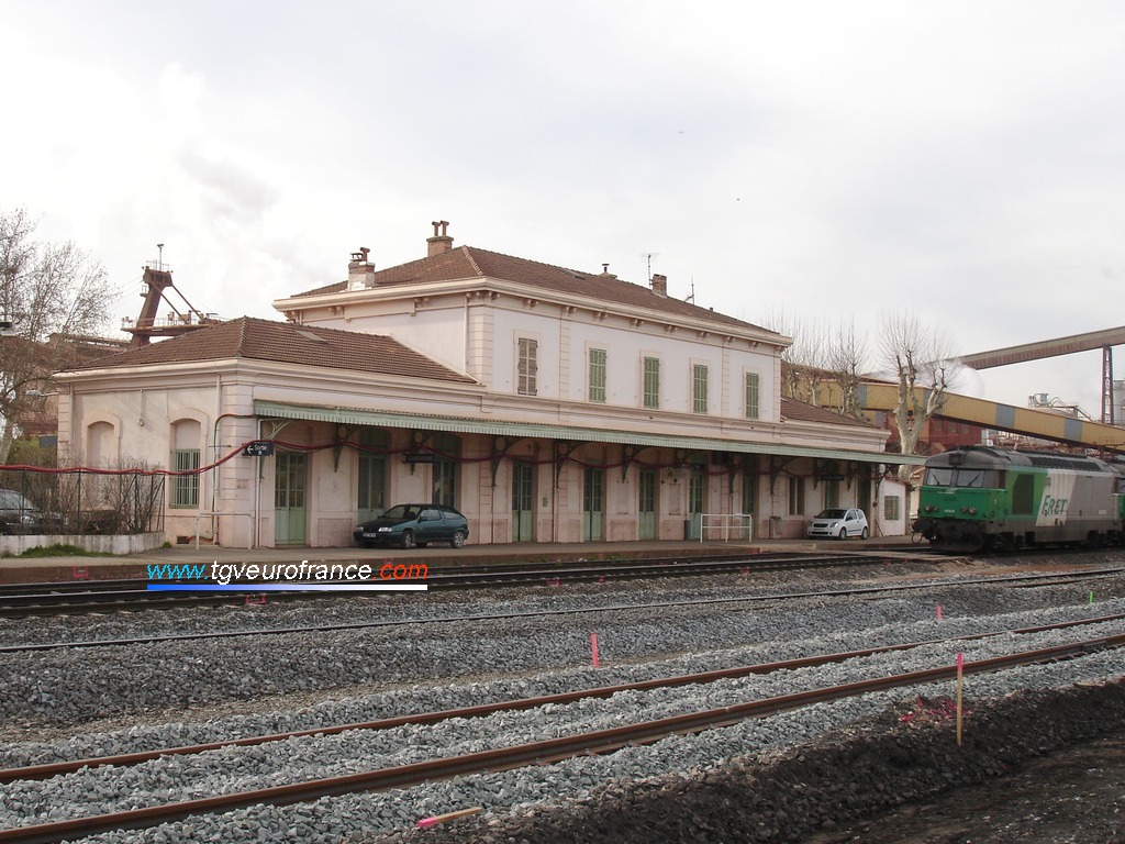 La gare de Gardanne (13120) pendant les travaux de modernisation de la ligne TER SNCF Aix-en-Provence - Marseille