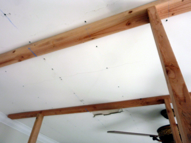 P1050541-2010-12-01-Fixing-Ceiling