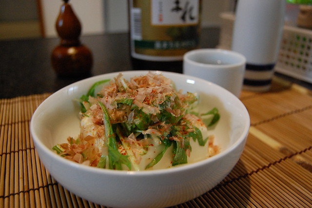 水菜やなんかをごま油と塩で。韓国風豆腐サラダで先ずは熱燗。　#jisui