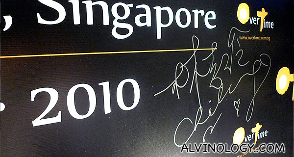 Lin Chi-ling's signature