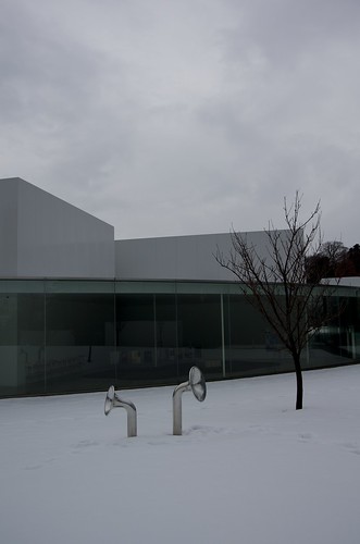 雪の金沢21世紀美術館