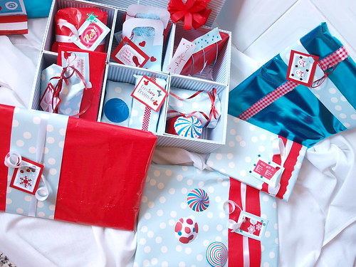 Wrapping ideas in blue and red 3