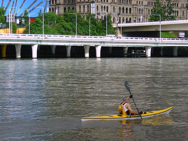 12 Dec 2010: Kayaker on the Brisbane River