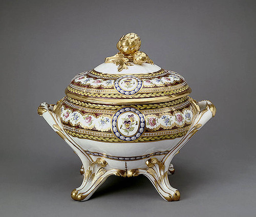 013 -Tazon con tapa -Porcelana de Sèvres 1784- Copyright ©2003 State Hermitage Museum. All rights reserved