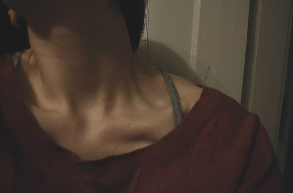 collarbones