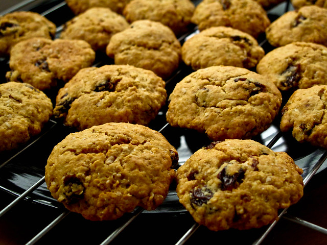 IMG_2076 A batch of Oatmeal Raisin Cookies