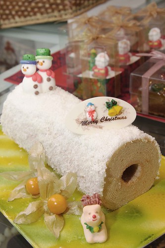 Classic baumkuchen with white chocolate & coconut flakes 