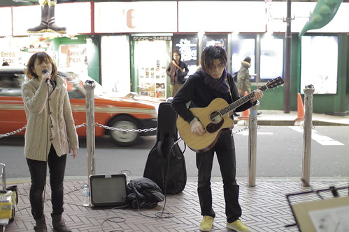 Junko Kamata performing (with guitarist/ producer Imagawa Shun)
