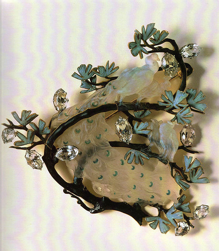 028- Broche cuatro pavos reales sobre una rama-Lalique- Gulbenkian Museum