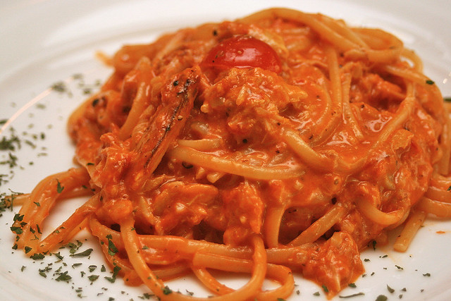 Linguini al Granchio e Crema di Aragosta - flat pasta with crab meat in pink lobster sauce