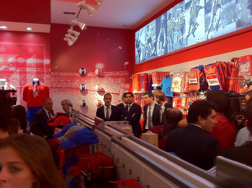 Inauguración tienda oficial del Atelético de Madrid en el centro comercial TresAguas by 3d85dd308f98c07b6241c0d14d174b19