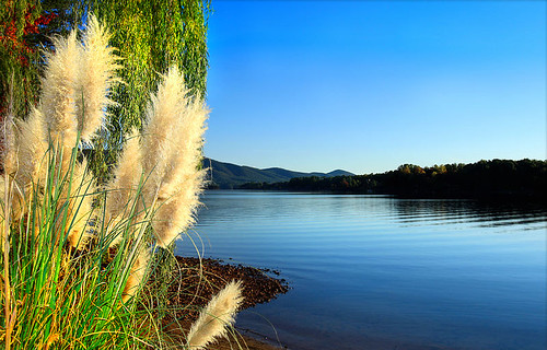 Smith Mountain Lake par James Roney sous licence CC