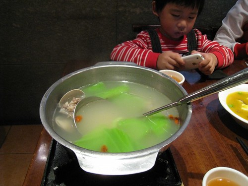 鮮美的芥菜排骨蛤蠣湯
