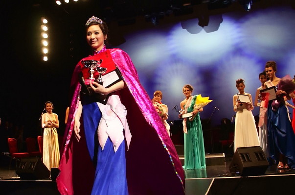 Vancouver International Fashion Model & Beauty Pageant, Fashion Meets Opera and Symphony in Orient Expressione at River Rock Show Theatre by RayVanEng