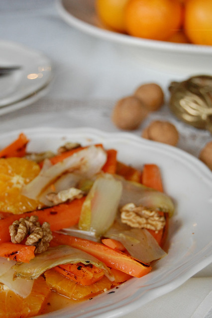 Insalata di indivia con arance e carote e salsa ai semi di senape