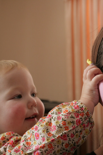 Mommy, talk on the phone!