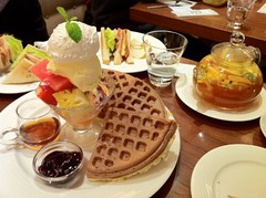 Fruit Waffles & Tea