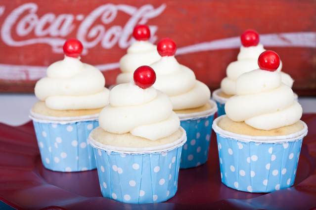 Cupcakes by Dippidee via Kara's Party Ideas