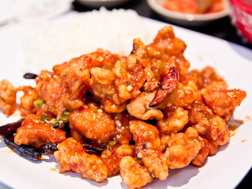 Khan poong gi (fried chicken w/garlic sauce)