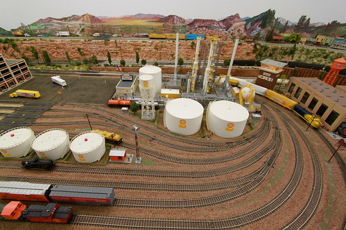  RailRoad » Blog Archive » HO model train layout and Shell refinery