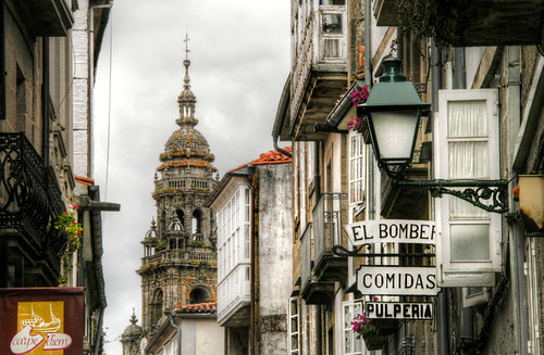 Street and tower. Santiago de Compostela. Calle y torre