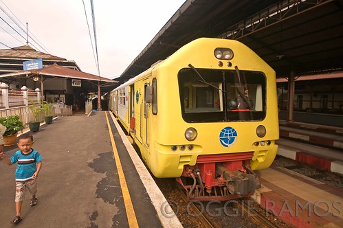 Indonesia - Solobalapan Prameks Train Waiting