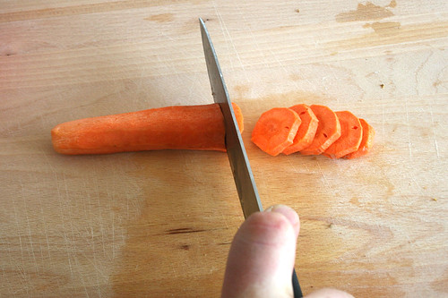 12 - Karotte in Scheiben schneiden