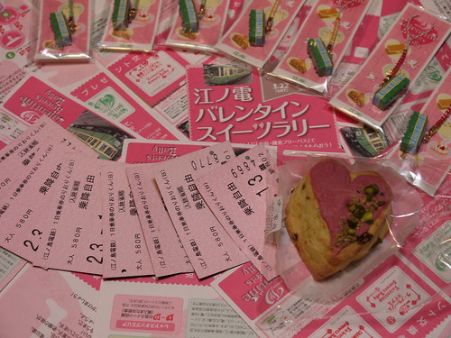 江ノ電バレンタインスイーツラリーのスタンプ台紙と、Diamond Cakesのアメリア・エアハート