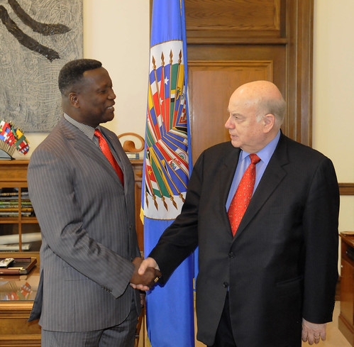 Secretario General de la OEA recibe al Ministro de Seguridad Nacional de Trinidad y Tobago
