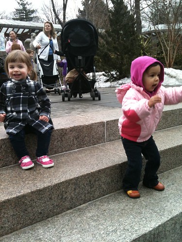 Laila & Ellery at the zoo