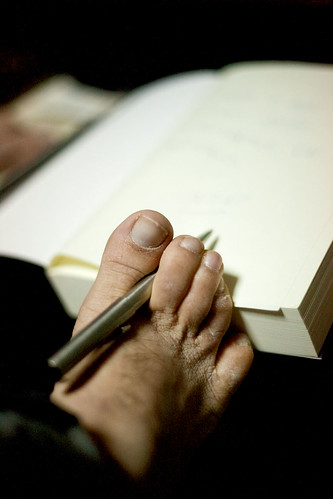 Escritor que escreve com os pés Nuno Meireles