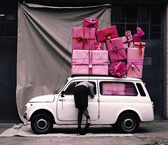 pink-presents-on-car1