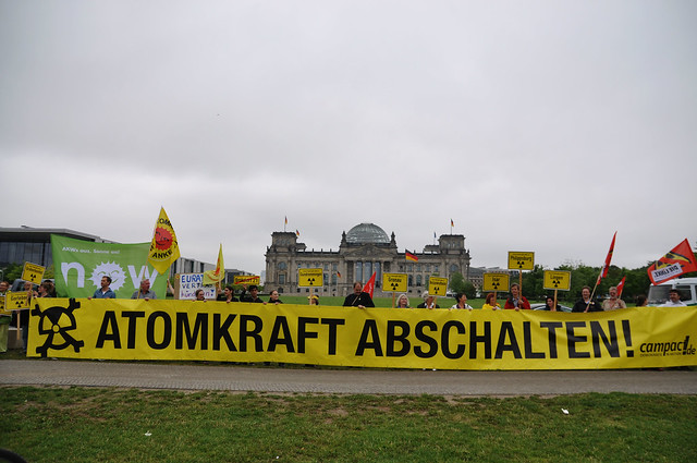 Campact-Atomprotest vor dem Bundestag