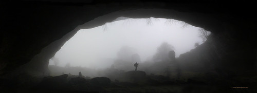 02667 Pano 652-653 Cueva Lezaundi con Juanjo Eceiza Verano entre la niebla