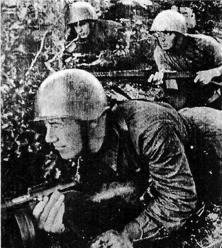 Soldados soviéticos operam atrás das linhas inimigas