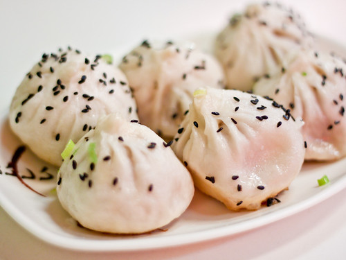 Pan-fried dumplings (生煎包)
