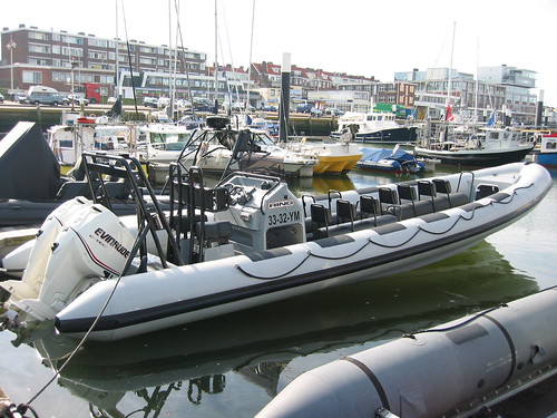 Powerboat Scheveningen: onze 10,5 meter RING rib in de haven van Scheveningen