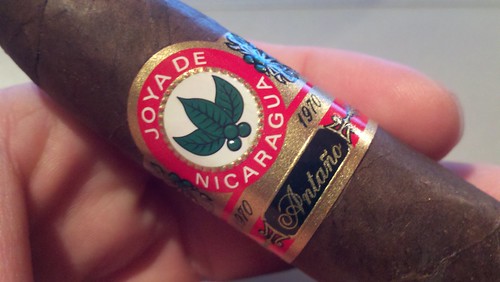 Couldn't resist, going with the Joya de Nicaragua Antano Gran Consul. What do you think of this cigar? Could @KnightRid handle it?