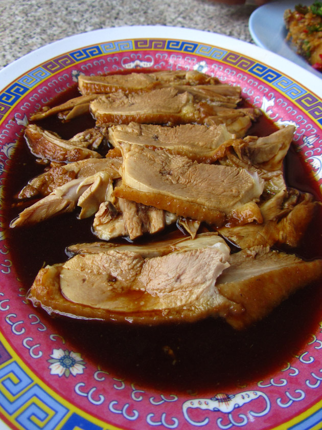 Duck boiled in sweet soy sauce (bpet paloe) เป็ดพะโล้