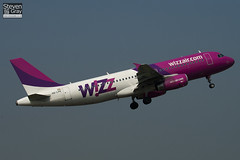 HA-LPK - 3143 - Wizzair - Airbus A320-232 - Luton - 110419 - Steven Gray - IMG_4126