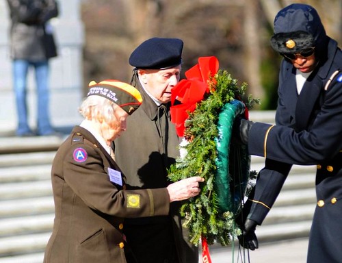 veterans of the Battle of the Bulge lay a wreath in Arlington (by: Larry Zou, creative commons license)